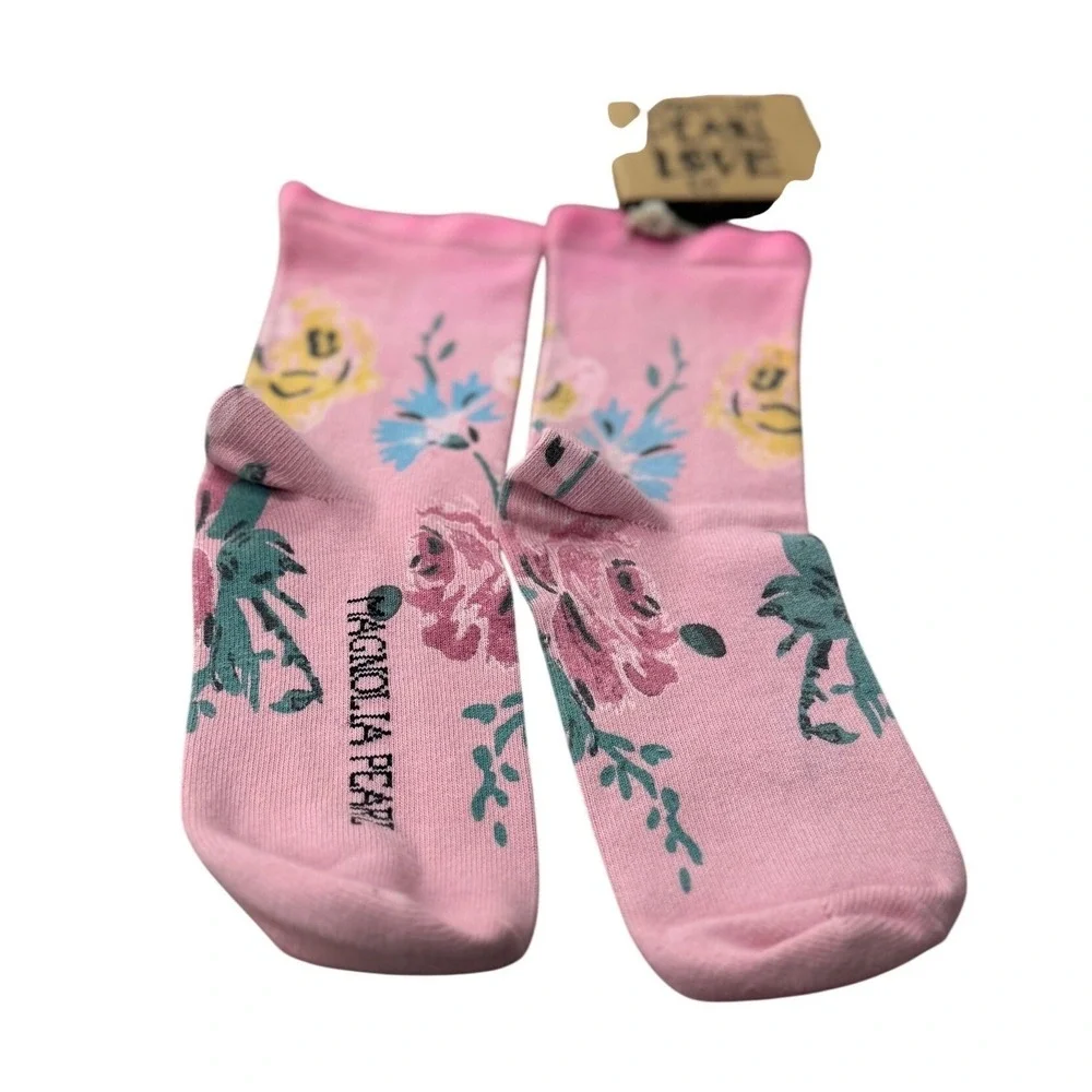 Magnolia Pearl RARE Pretty Pink Floral Crew Socks NWT Sold‎ Out